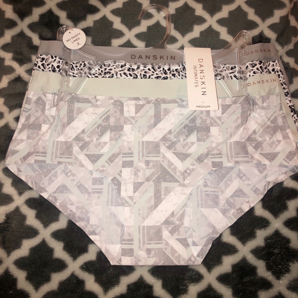 •Danskins Intimates Underwear•